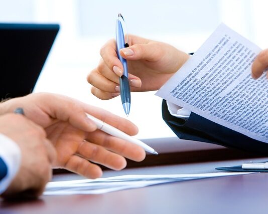 Czy na rozmowie o pracę trzeba podpisać umowę?